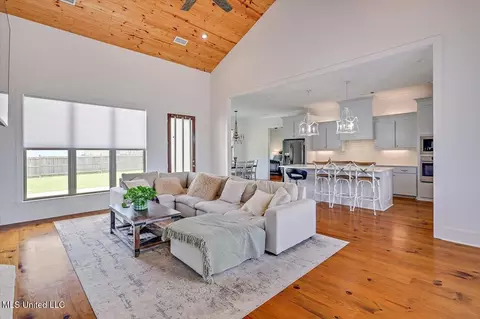 Living - 327 River Forest Ln, Brandon, MS 39047 photo 5 of 5