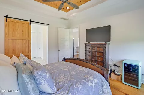 Bedroom - 327 River Forest Ln, Brandon, MS 39047 photo 2 of 4