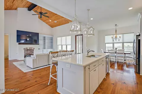 Kitchen - 327 River Forest Ln, Brandon, MS 39047 photo 4 of 4