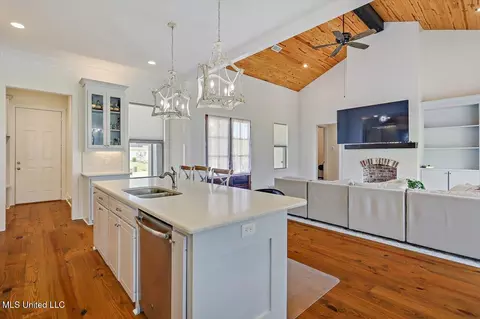 Kitchen - 327 River Forest Ln, Brandon, MS 39047 photo 2 of 4