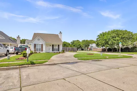 2390 Carter Rd, Biloxi, MS 39531