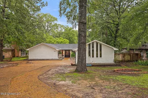 102 Holly Trl, Brandon, MS 39047