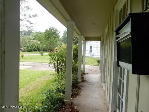 Exterior - 1510 Springridge Dr, Jackson, MS 39211 photo 1 of 7