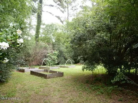 Exterior - 1510 Springridge Dr, Jackson, MS 39211 photo 5 of 7