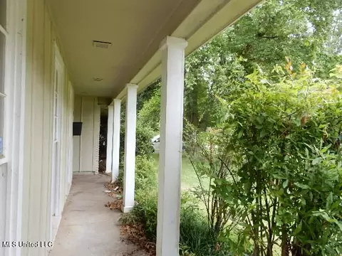 Exterior - 1510 Springridge Dr, Jackson, MS 39211 photo 2 of 7