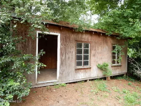 Exterior - 1510 Springridge Dr, Jackson, MS 39211 photo 4 of 7