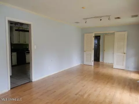 Living - 1510 Springridge Dr, Jackson, MS 39211 photo 1 of 2