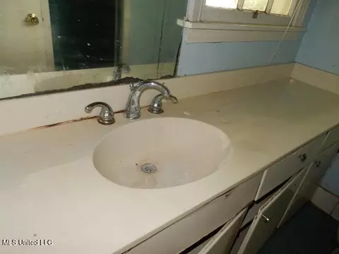 Bath - 1510 Springridge Dr, Jackson, MS 39211 photo 4 of 4