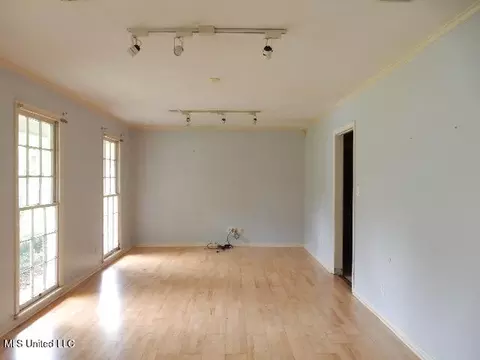 Living - 1510 Springridge Dr, Jackson, MS 39211 photo 2 of 2