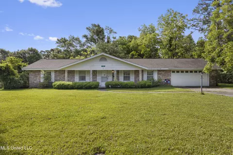 26 E 52nd St, Gulfport, MS 39507