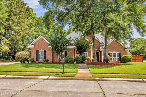 127 Surgeres Pl, Ocean Springs, MS 39564