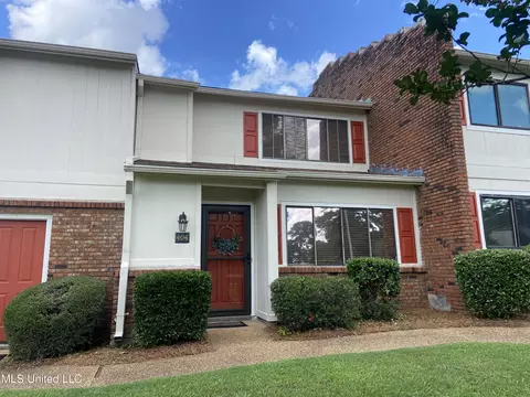Exterior - 404 Lakebend Pl, Brandon, MS 39042 photo 2 of 4