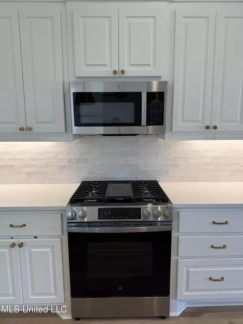 Kitchen - 331 Willow Way, Canton, MS 39046 photo 4 of 5