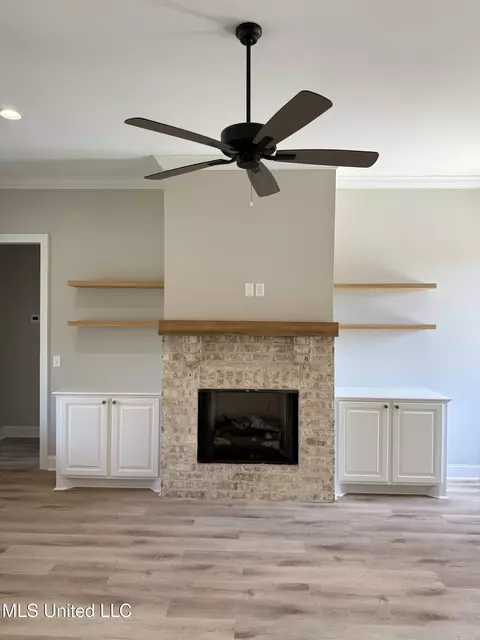 Living - 331 Willow Way, Canton, MS 39046 photo 1 of 1