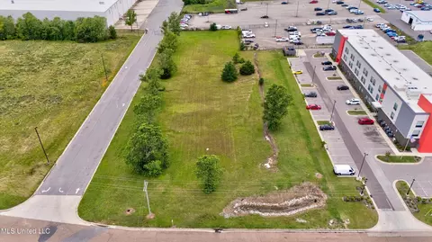 18 Hospitality Ln, Southaven, MS 38671