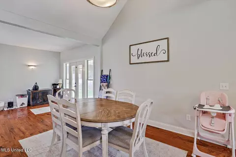 Dining - 355 Louise Ln, Brandon, MS 39042 photo 1 of 2