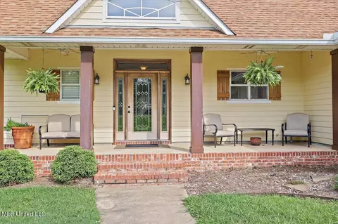 Exterior - 355 Louise Ln, Brandon, MS 39042 photo 3 of 7
