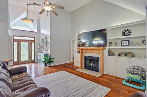 Entry Way - 355 Louise Ln, Brandon, MS 39042 photo 2 of 2