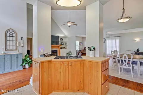 Kitchen - 355 Louise Ln, Brandon, MS 39042 photo 2 of 4