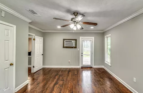 Living - 207 W Dewey Camp Dr, Florence, MS 39073 photo 2 of 6