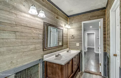 Bath - 207 W Dewey Camp Dr, Florence, MS 39073 photo 1 of 2