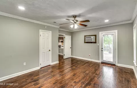 Living - 207 W Dewey Camp Dr, Florence, MS 39073 photo 3 of 6
