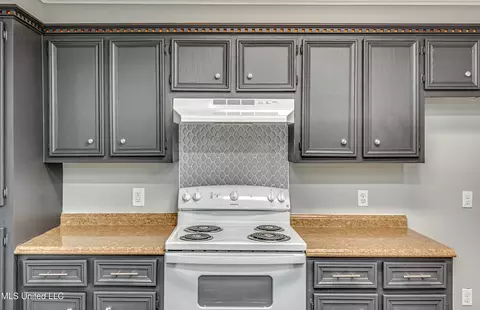 Kitchen - 207 W Dewey Camp Dr, Florence, MS 39073 photo 3 of 7
