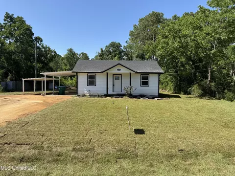 8308 Holiday Dr, Ocean Springs, MS 39564