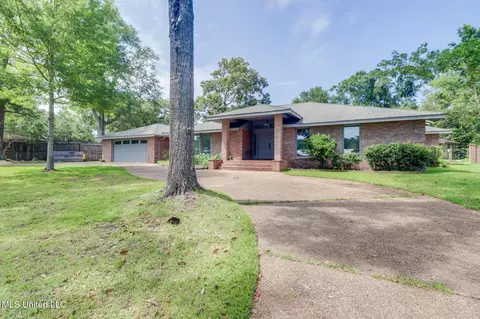 14000 Cerro Verde Dr, Ocean Springs, MS 39564