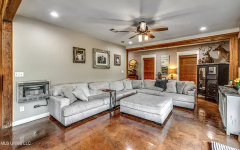 Living - 4661 Wildwood Rd, Benton, MS 39039 photo 4 of 4