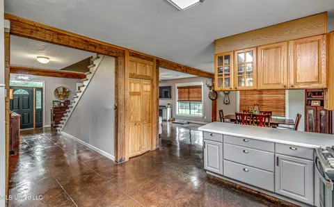 Entry Way - 4661 Wildwood Rd, Benton, MS 39039 photo 4 of 4