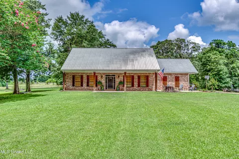 4661 Wildwood Rd, Benton, MS 39039