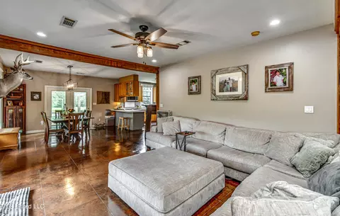 Living - 4661 Wildwood Rd, Benton, MS 39039 photo 3 of 4