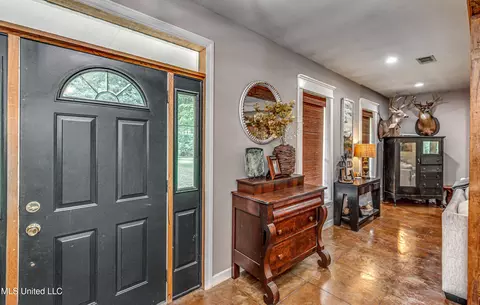 Entry Way - 4661 Wildwood Rd, Benton, MS 39039 photo 2 of 4