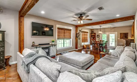 Living - 4661 Wildwood Rd, Benton, MS 39039 photo 1 of 4