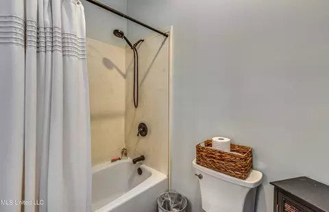 Bath - 4661 Wildwood Rd, Benton, MS 39039 photo 3 of 6