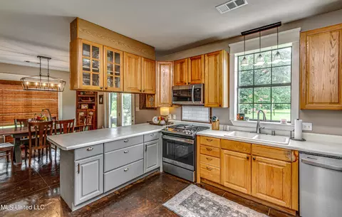 Kitchen - 4661 Wildwood Rd, Benton, MS 39039 photo 2 of 2