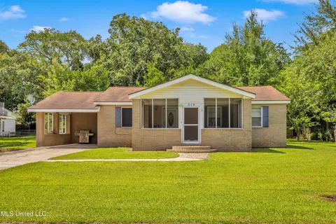310 John Ave, Pascagoula, MS 39567