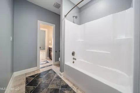 Bath - 905 Franklin St, Corinth, MS 38834 photo 5 of 6