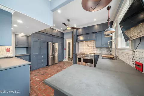 Kitchen - 905 Franklin St, Corinth, MS 38834 photo 2 of 4