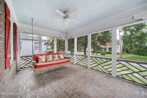 Exterior - 905 Franklin St, Corinth, MS 38834 photo 7 of 16