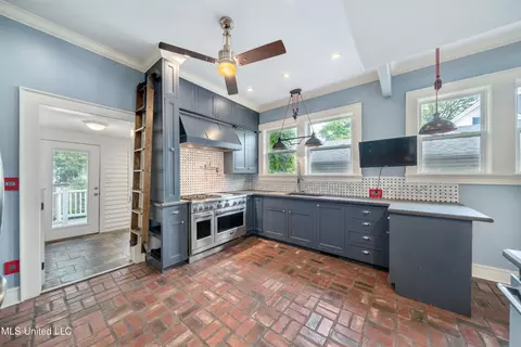 Kitchen - 905 Franklin St, Corinth, MS 38834 photo 4 of 4