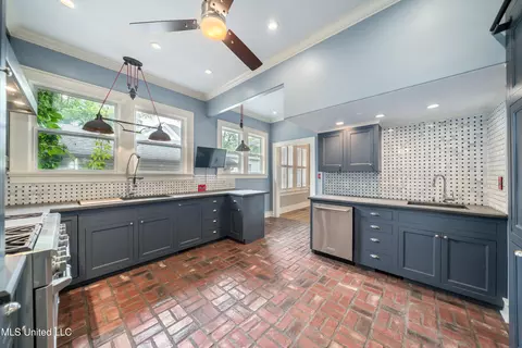 Kitchen - 905 Franklin St, Corinth, MS 38834 photo 1 of 4
