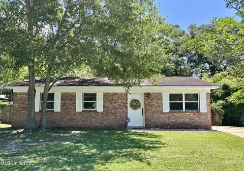 220 Barbara Cir, Ocean Springs, MS 39564
