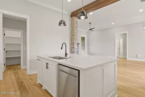 Kitchen - 302 Wind Cv, Madison, MS 39110 photo 4 of 4