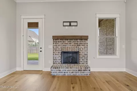 Living - 302 Wind Cv, Madison, MS 39110 photo 2 of 2