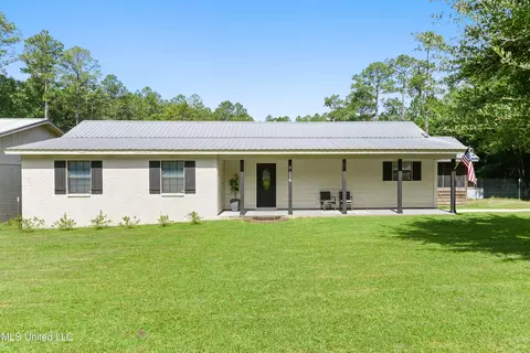 6116 Juniper Dr, Vancleave, MS 39565