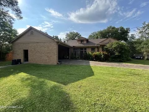111 W Harding Ave, Greenwood, MS 38930