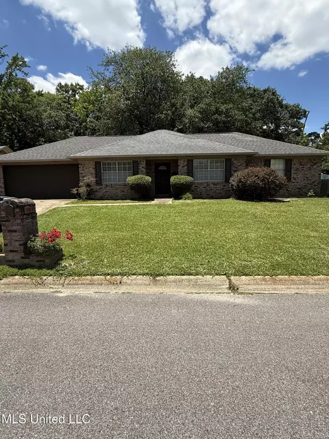 2246 Baywood Dr, Biloxi, MS 39532