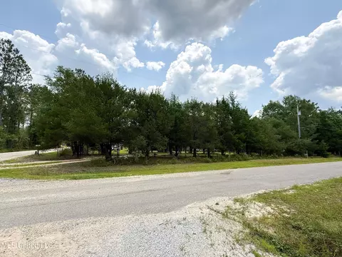 6016 Rd 382, Kiln, MS 39556